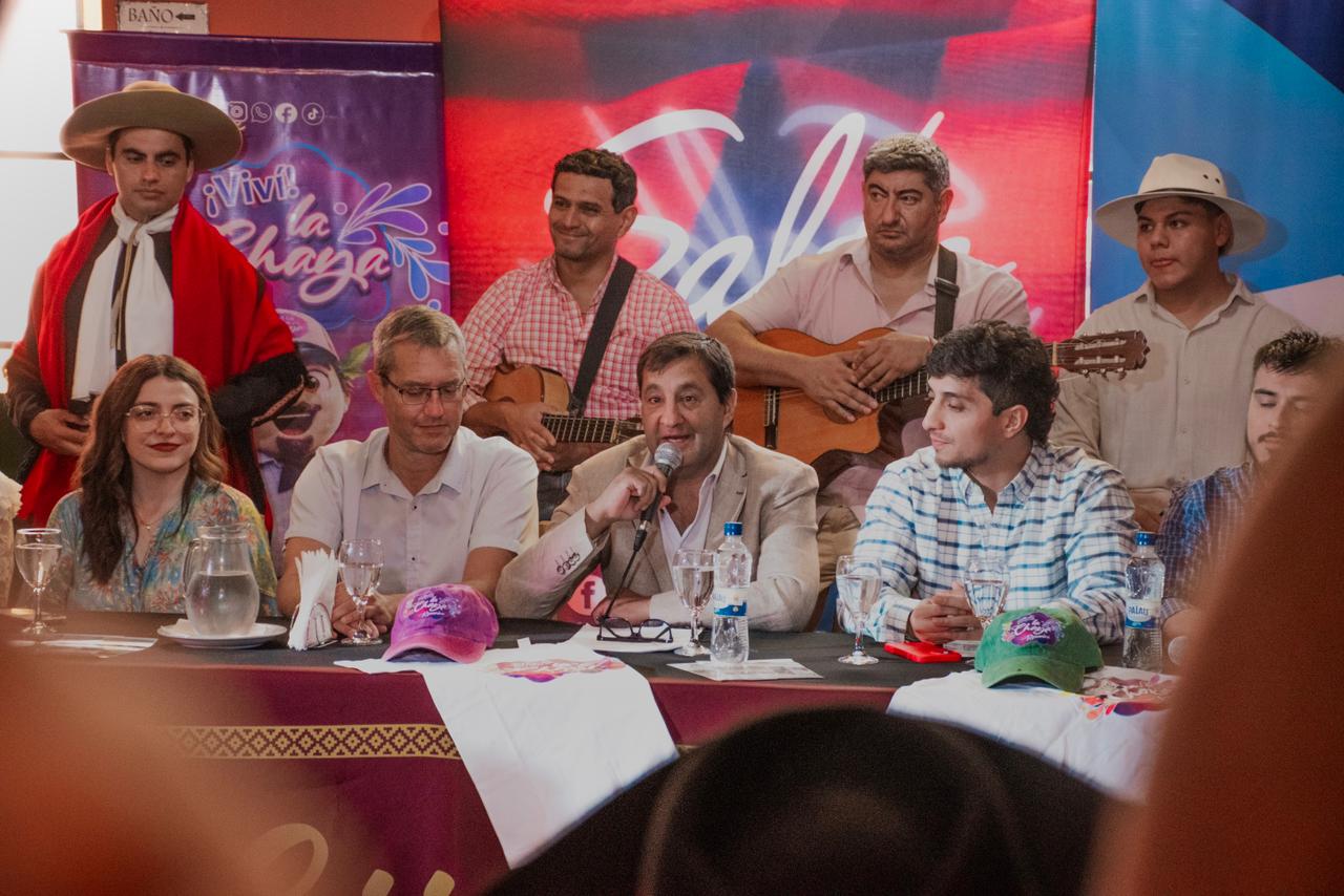 La Chaya Rosarina deslumbra en su Presentación en Salta Capital.